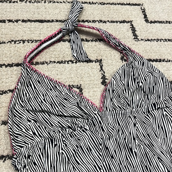 Kenneth Cole Reaction Halter Top swimsuit - Picture 3 of 8